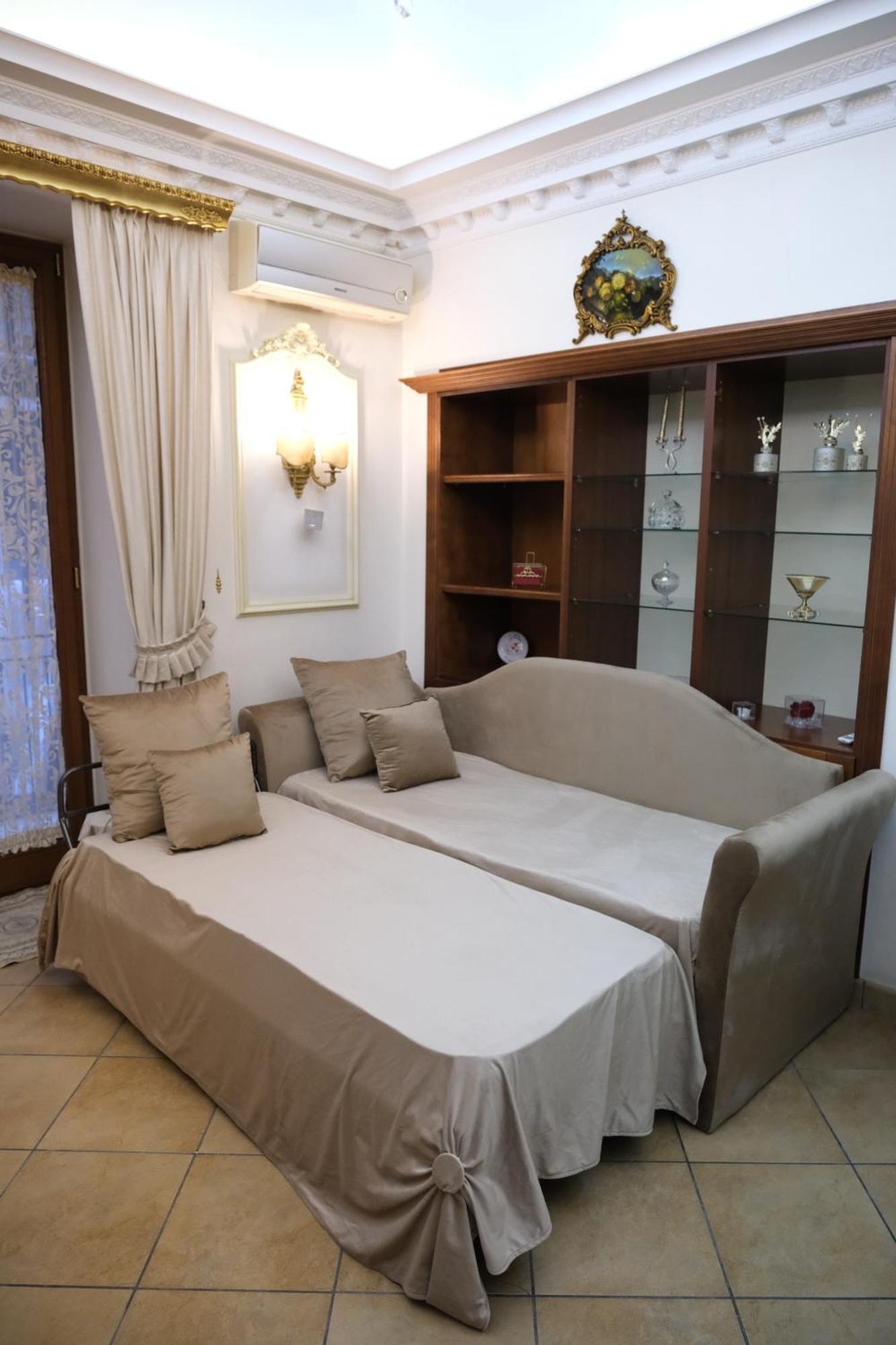 La Bella Di Adriana Napoli